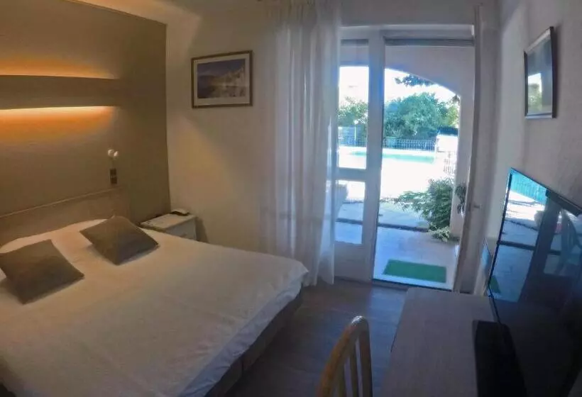 Standardrum Poolutsikt, Hostellerie Saint Benoît