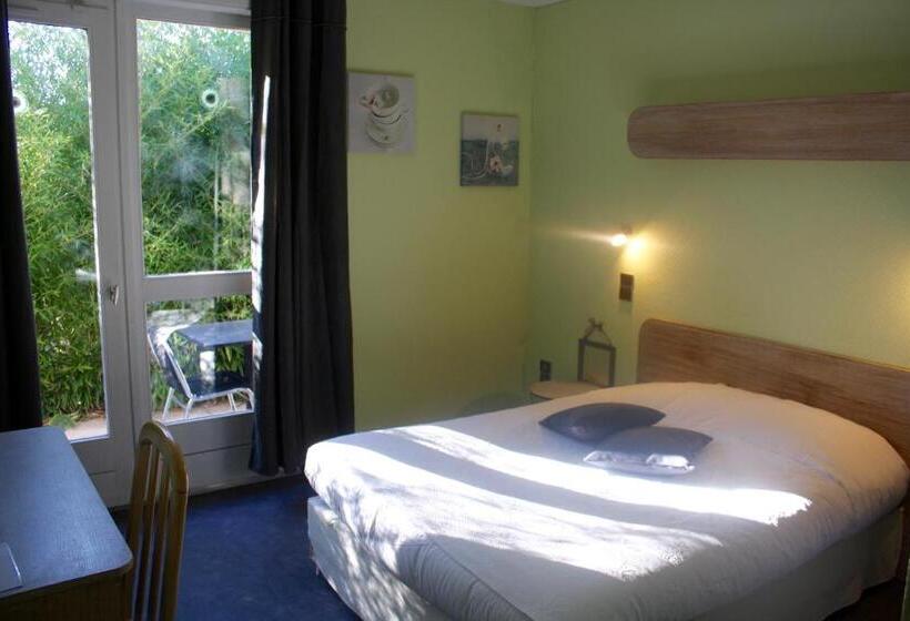 Номер Стандарт Вид на Бассейн, Hostellerie Saint Benoît