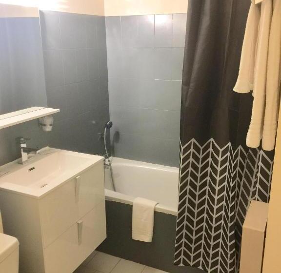 プールビュースタンダードルーム, Hostellerie Saint Benoît