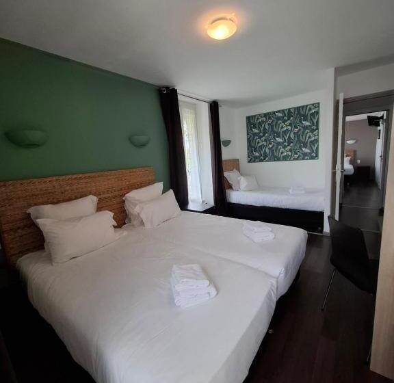 חדר משפחתי, Hôtel Du Château