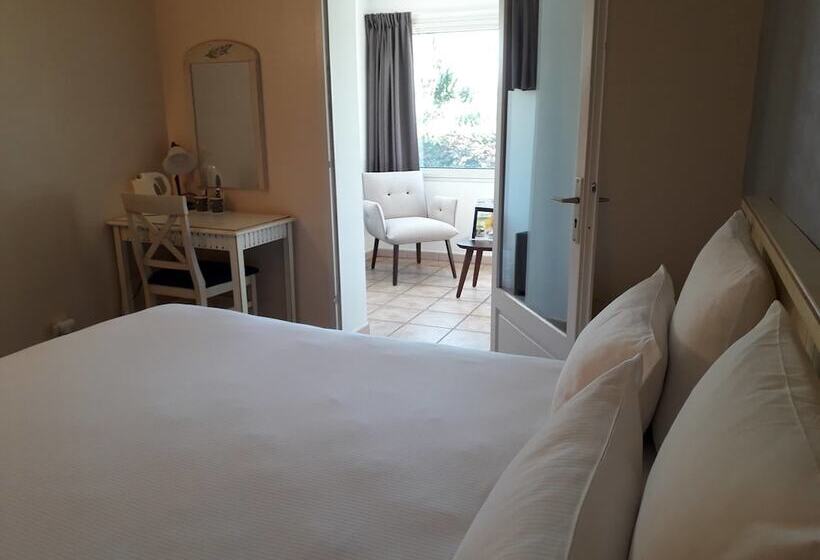 غرفة سوبيريور مطلة على حمام السباحة, Le Mas Du Colombier