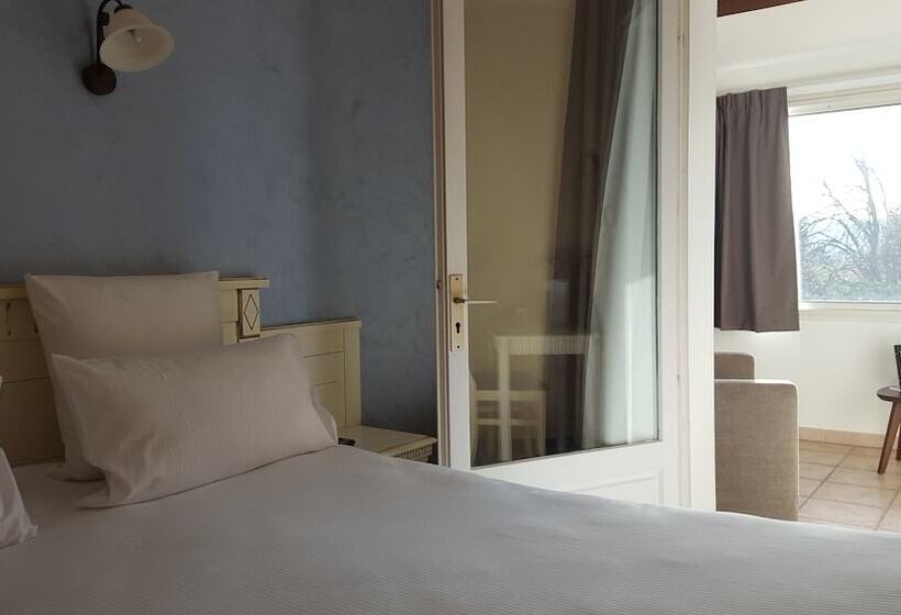 غرفة سوبيريور مطلة على حمام السباحة, Le Mas Du Colombier