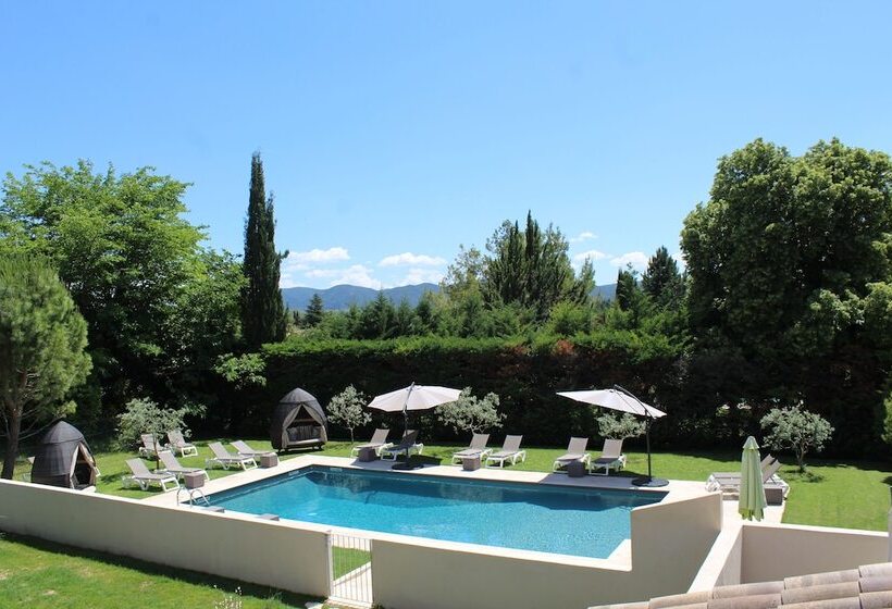 جناح مطلّ علي حمام السباحة, Le Mas Du Colombier