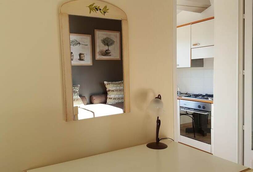 جناح مطلّ علي حمام السباحة, Le Mas Du Colombier