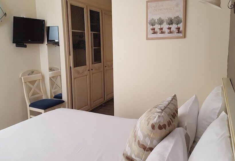 جناح مطلّ علي حمام السباحة, Le Mas Du Colombier