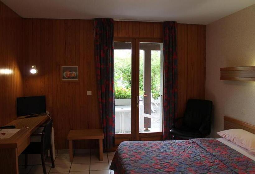 חדר סטנדרט לשלושה, Les Moineaux