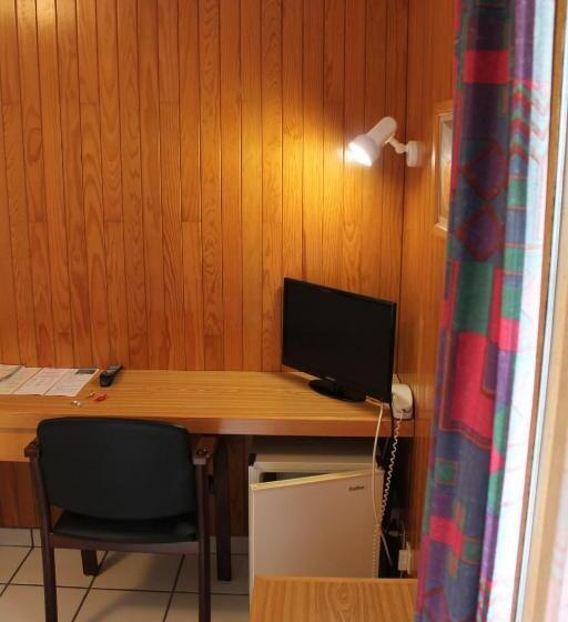 חדר סטנדרט לשלושה, Les Moineaux