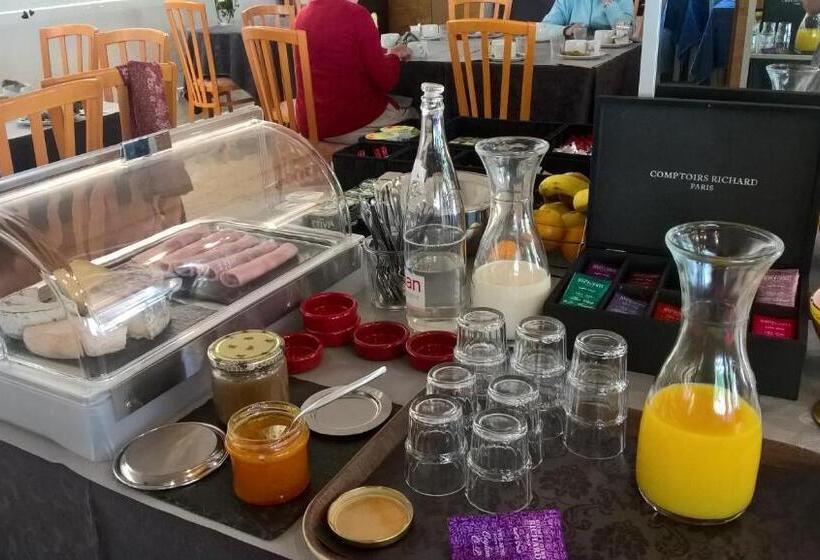 חדר סטנדרט לשלושה, Les Moineaux