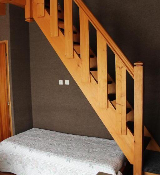 חדר משפחתי, Les Moineaux