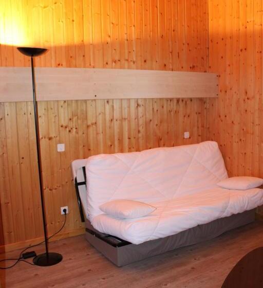 חדר משפחתי, Les Moineaux