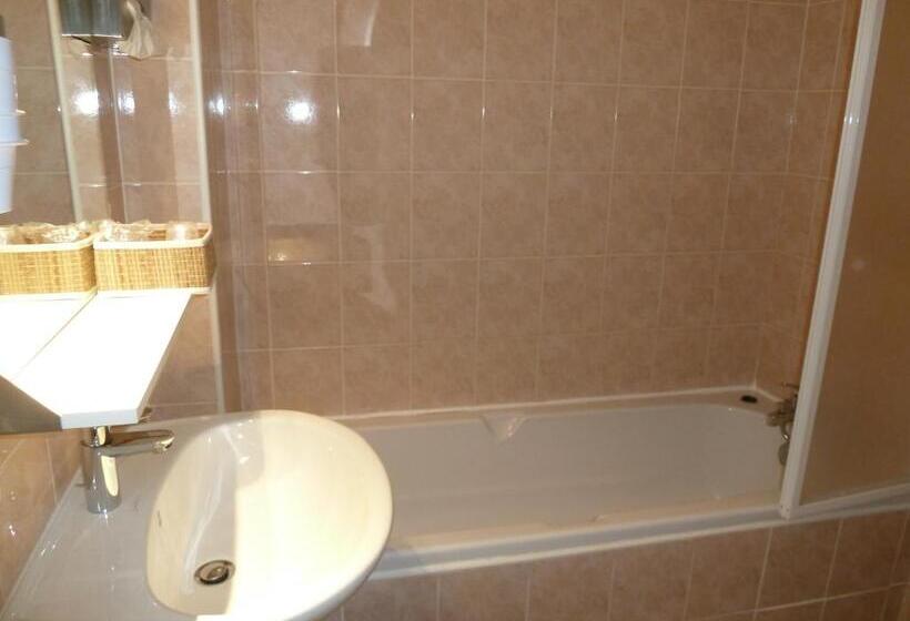 패밀리 룸, Restaurant Le Commerce