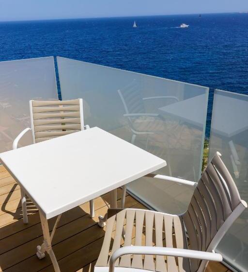 اتاق استاندارد چهارنفره با چشمانداز جانبی دریا, Saint Christophe