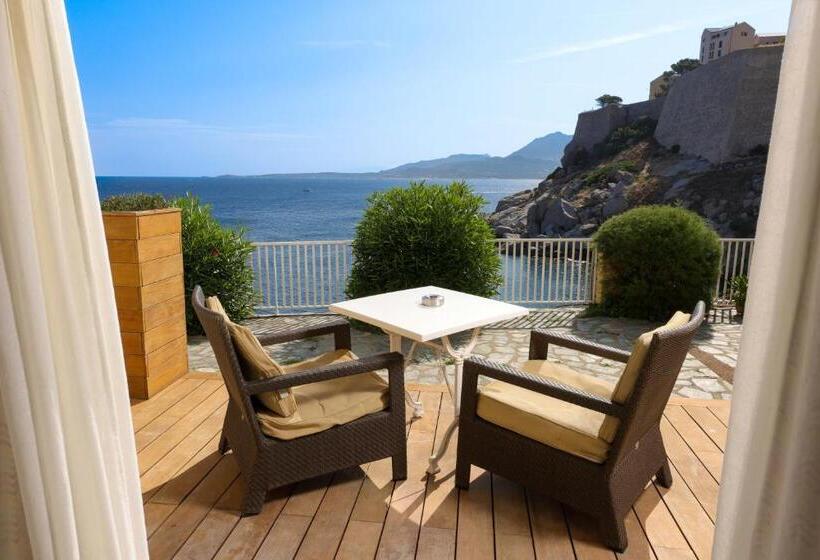 اتاق سوپریور با چشمانداز دریا, Saint Christophe