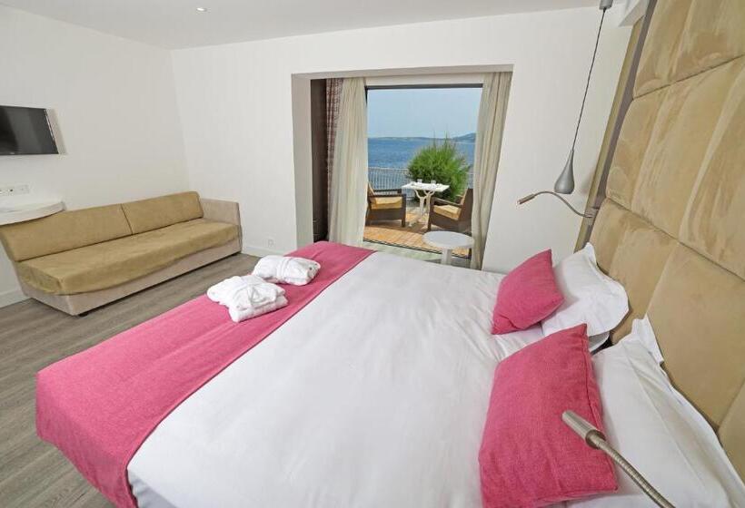 اتاق سه نفره سوپریور با چشمانداز دریا, Saint Christophe