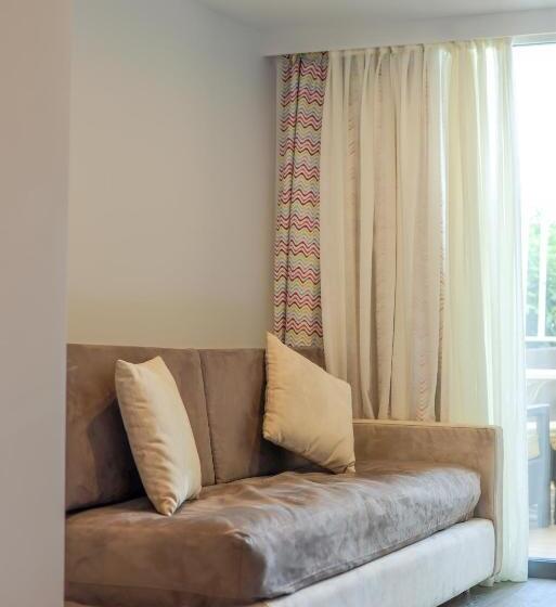 اتاق سه نفره سوپریور با چشمانداز باغ, Saint Christophe