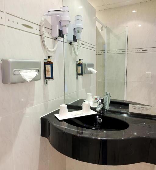 اتاق اساندارد با چشمانداز جانبی به دریا, Saint Christophe