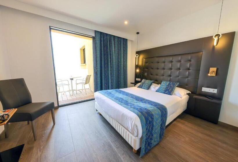 اتاق سوپریور با چشمانداز جانبی دریا, Saint Christophe