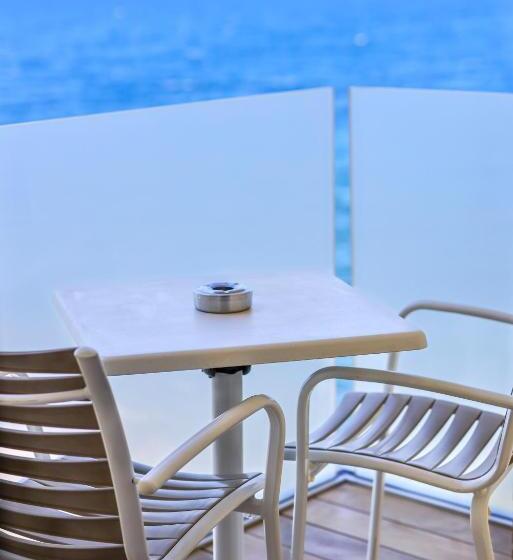 اتاق سوپریور با چشمانداز جانبی دریا, Saint Christophe