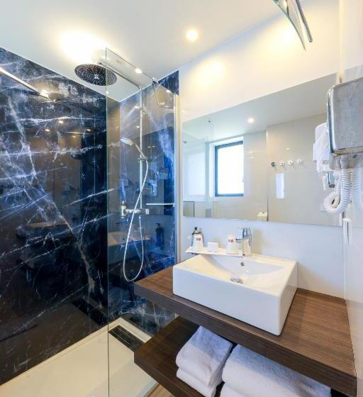 اتاق سوپریور با چشمانداز جانبی دریا, Saint Christophe