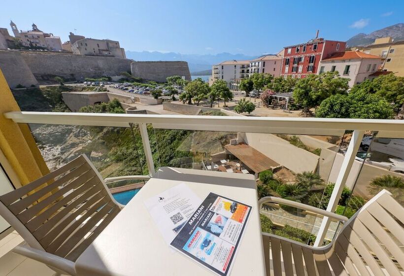 اتاق استاندارد با چشمانداز باغ, Saint Christophe