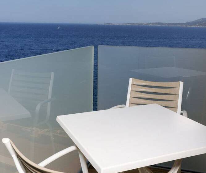 اتاق استاندارد چهارنفره با چشمانداز جانبی دریا, Saint Christophe