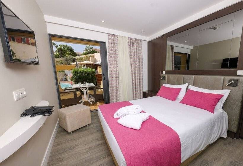 اتاق سوپریور با چشمانداز باغ, Saint Christophe