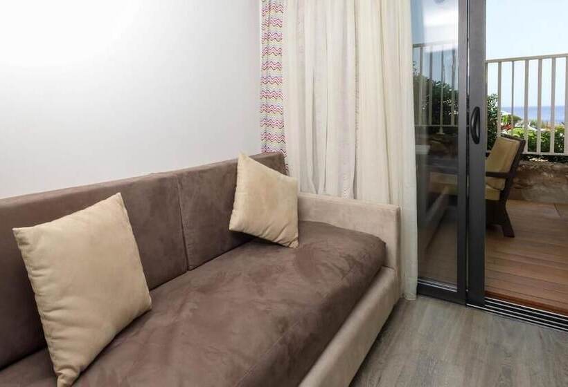 اتاق سه نفره سوپریور با چشمانداز باغ, Saint Christophe