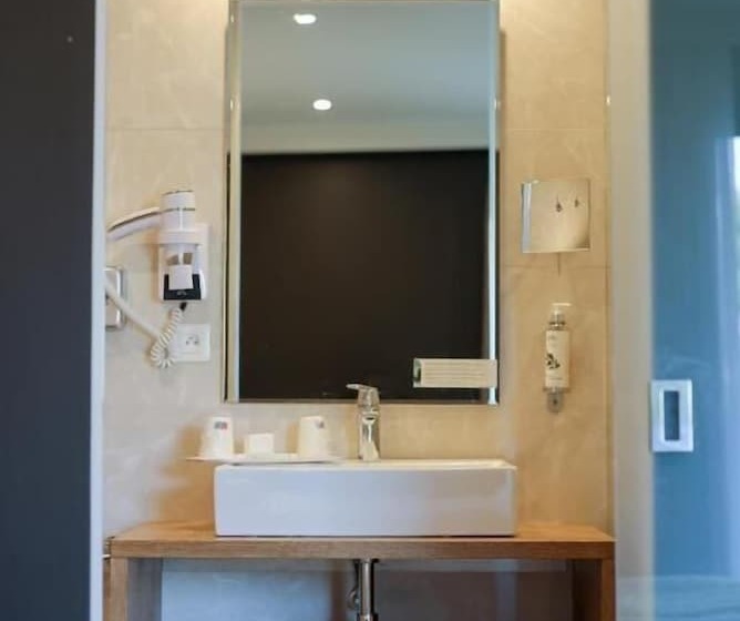 اتاق سه نفره سوپریور با چشمانداز دریا, Saint Christophe