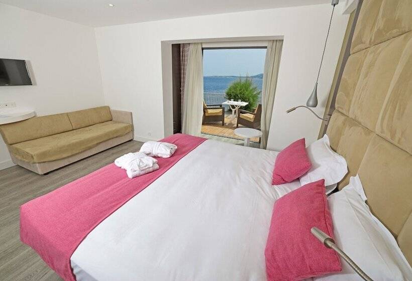 اتاق سه نفره سوپریور با چشمانداز دریا, Saint Christophe