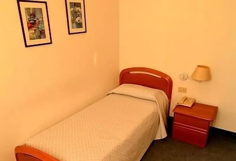 Standard Yhden Hengen Huone, Albergo Ristorante Della Torre