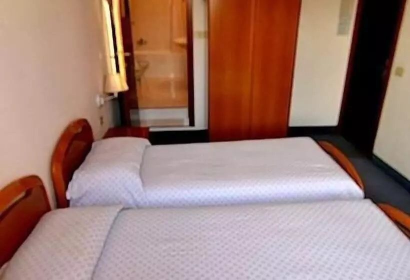 Standard Kolmen Hengen Huone, Albergo Ristorante Della Torre
