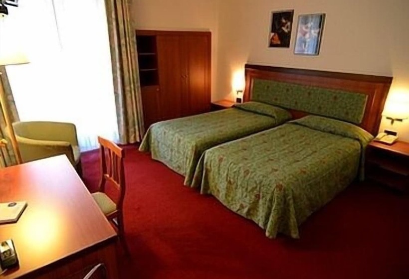 חדר סטנדרט לשלושה, Albergo Ristorante Della Torre