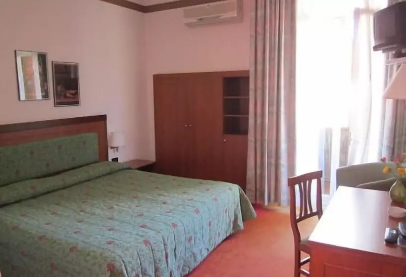 Standard Kolmen Hengen Huone, Albergo Ristorante Della Torre