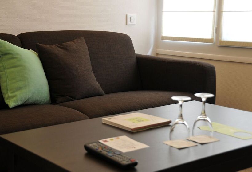 חדר אקזקיוטיב, Chez La Rose