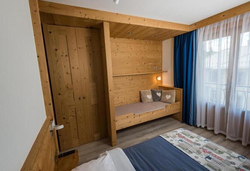 חדר סטנדרט לשלושה, Flor Alpes