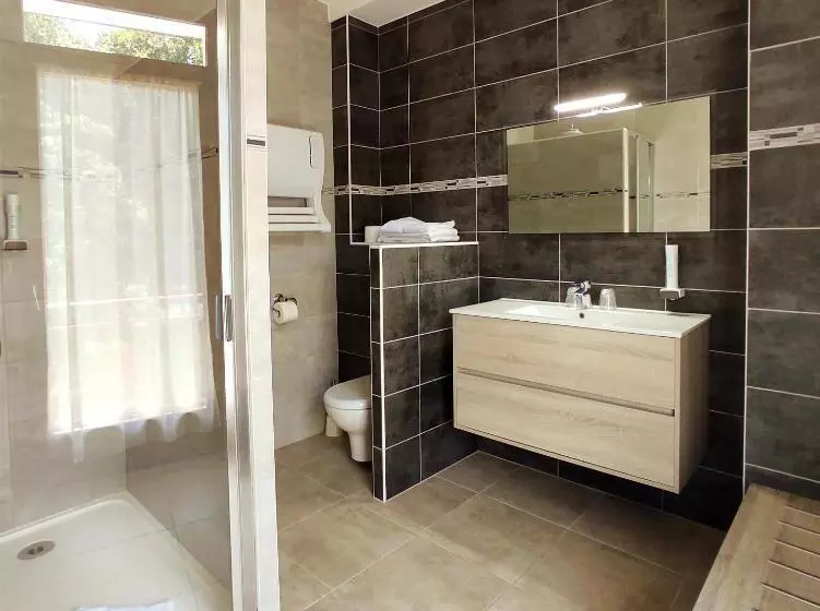 اتاق استاندارد با چشم‌انداز دریاچه, Hôtel Des Princes