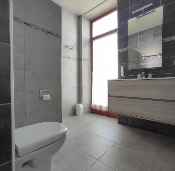 اتاق استاندارد با چشم‌انداز دریاچه, Hôtel Des Princes