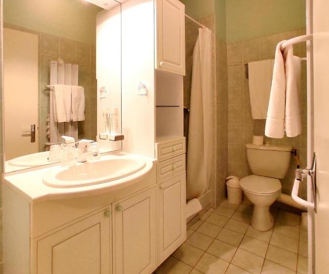 庭の見えるスタンダードトリプルルーム, Hôtel Des Princes