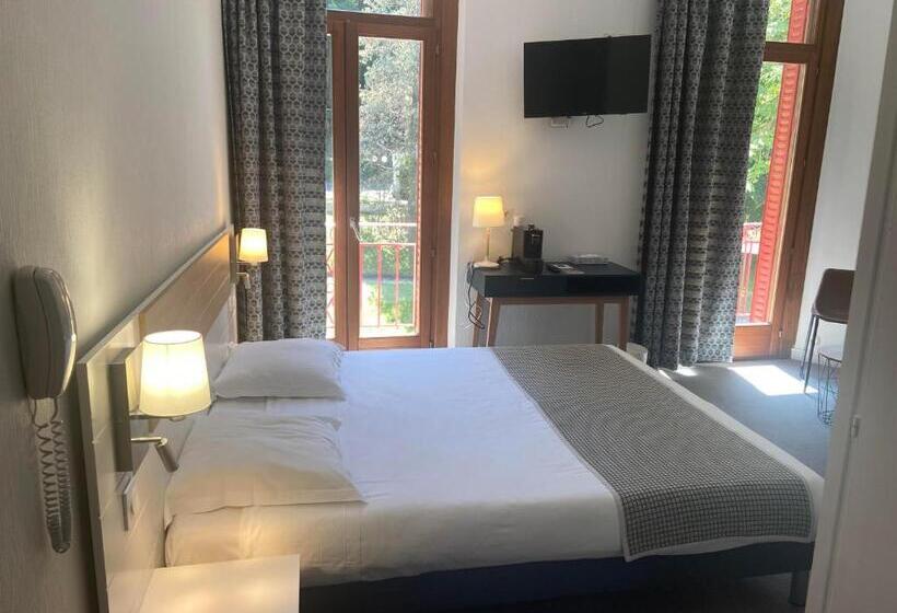 庭の見えるスタンダードトリプルルーム, Hôtel Des Princes