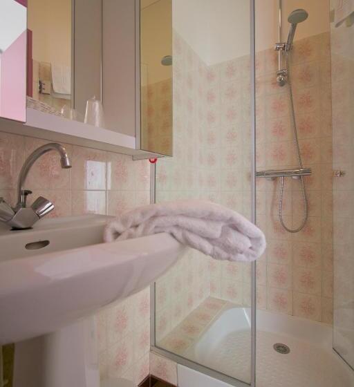 غرفة قياسية مطلّة علي البحر, Hôtel L Albatros