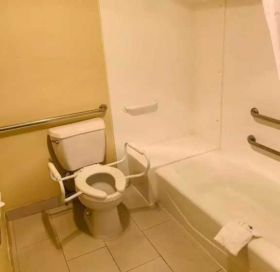 اتاق استاندارد با تخت بزرگ برای معلولان, Hyland Inn Near Pasadena Civic Center