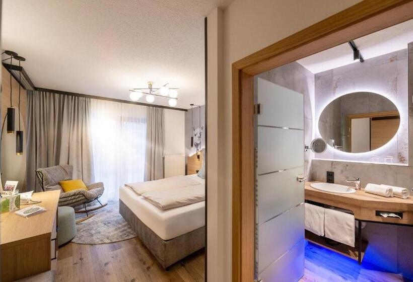 Classic room with balcony, Landrefugium Obermüller Spa & Naturresort 4,5 Sterne
