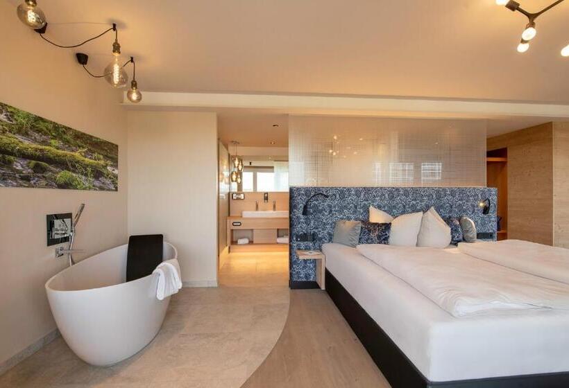 Номер Deluxe с Балконом, Landrefugium Obermüller Spa & Naturresort 4,5 Sterne