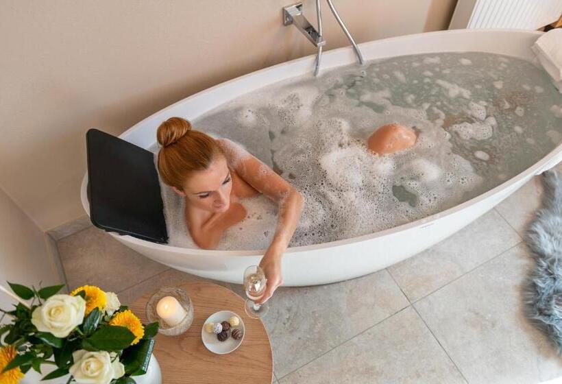 غرفة ديلوكس مزودة بشرفة, Landrefugium Obermüller Spa & Naturresort 4,5 Sterne