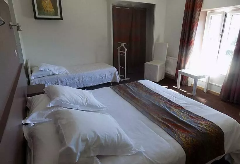 Classic Kolmen Hengen Huone, Logis Hôtel & Spa Le Saint Antoine
