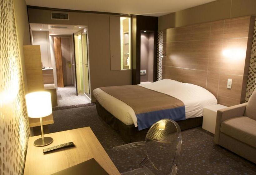 غرفة قياسية ثلاثية, Logis Le Rabelais Hôtel  Restaurant   Spa