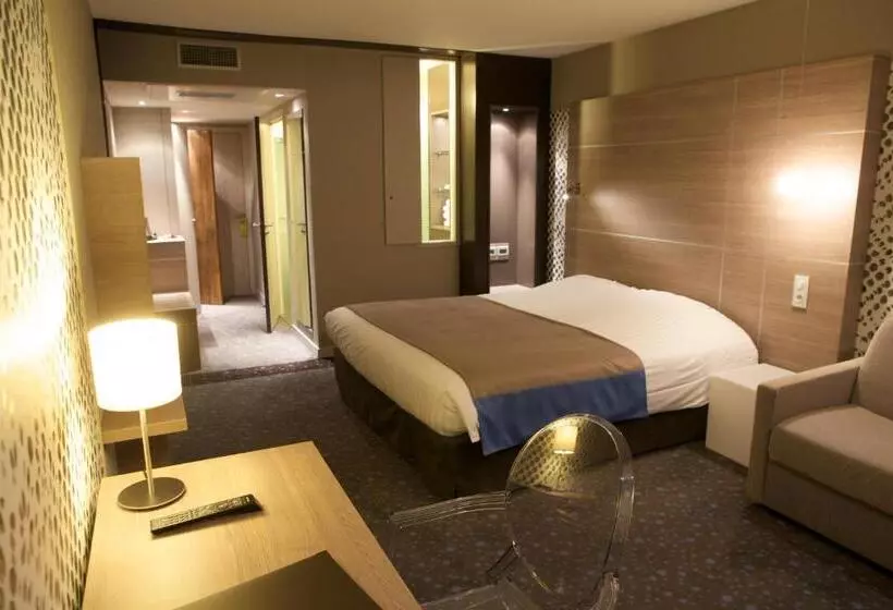 スタンダードトリプルルーム, Logis Le Rabelais Hôtel  Restaurant   Spa