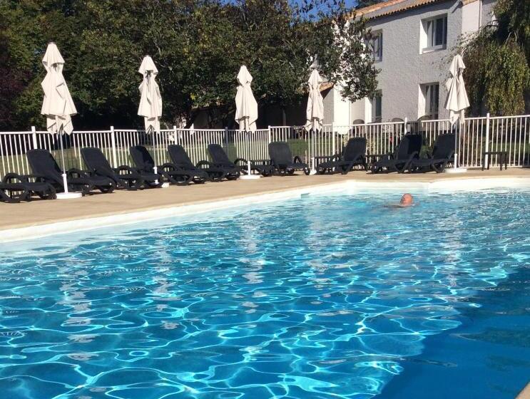 غرفة سوبيريور مزوَّدة بتراس, Logis Le Rabelais Hôtel  Restaurant   Spa