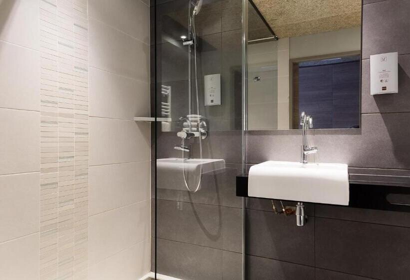 غرفة سوبيريور مزوَّدة بتراس, Logis Le Rabelais Hôtel  Restaurant   Spa