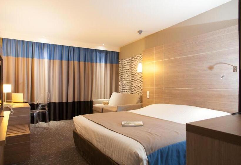 غرفة قياسية رباعية, Logis Le Rabelais Hôtel  Restaurant   Spa